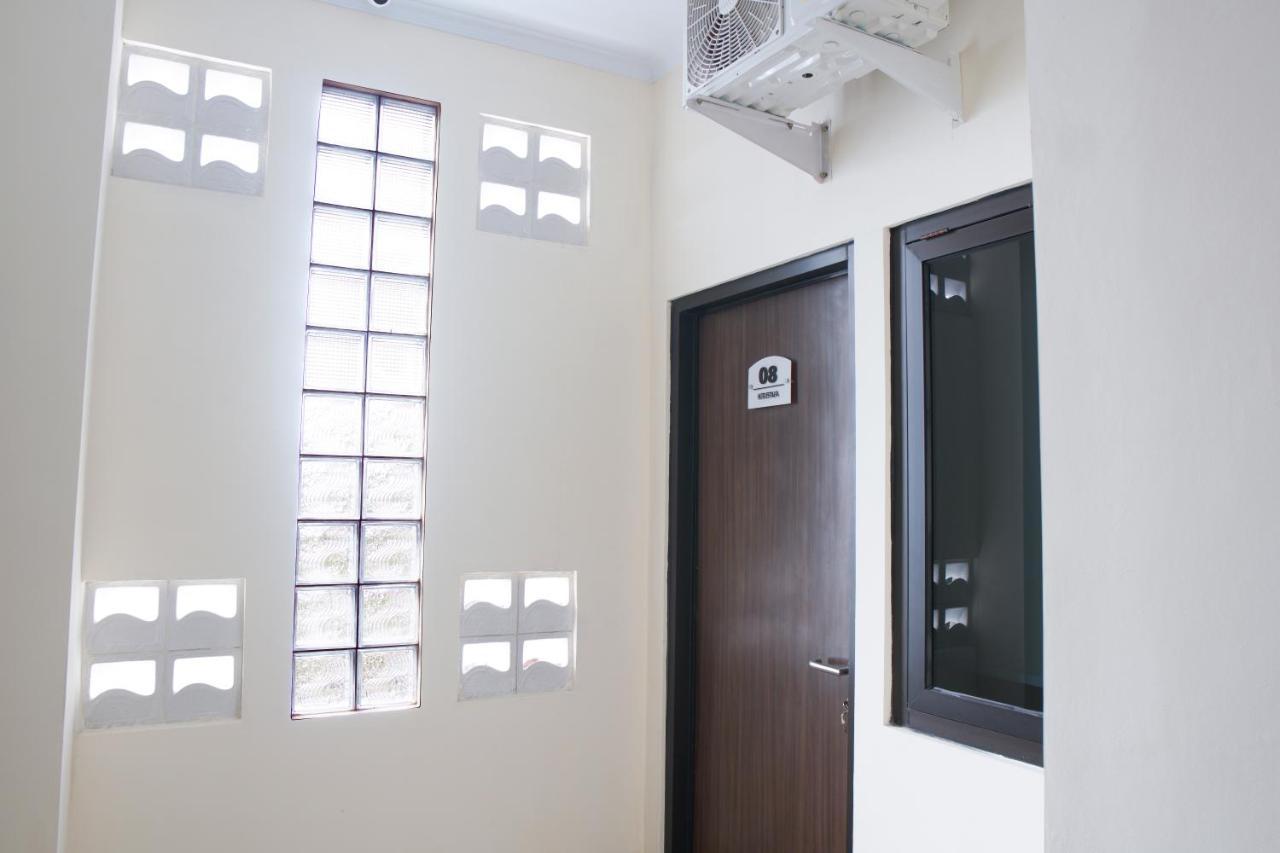 ジョグジャカルタ Kost Eksklusif Teduhホステル エクステリア 写真